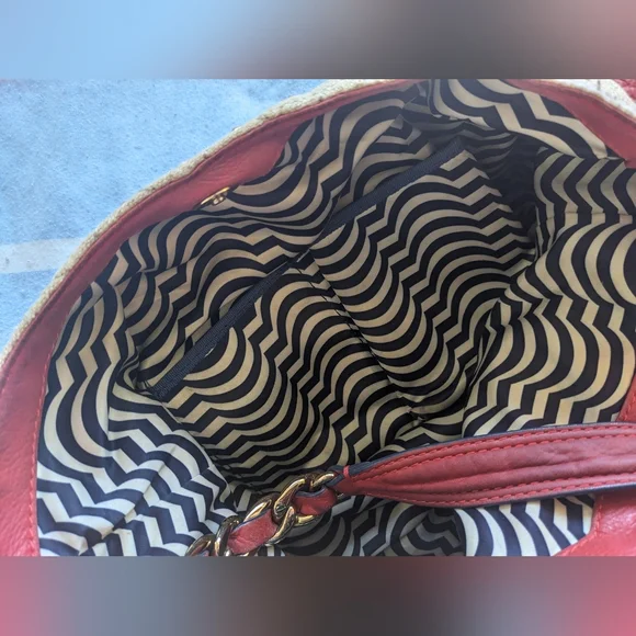 Juicy Couture Gold Metallic Erin Red Siren Shoulder Purse - Picture 10 of 10